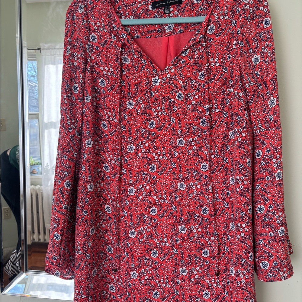 Jasmine and Juliana cute flowy above knee dress. Perfect for spring or summer